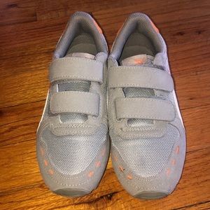 Puma boys Cabana Velcro Closure sneakers-Size1.5